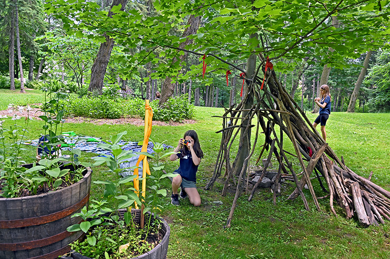 Foundations Montessori School Nature Photography Class